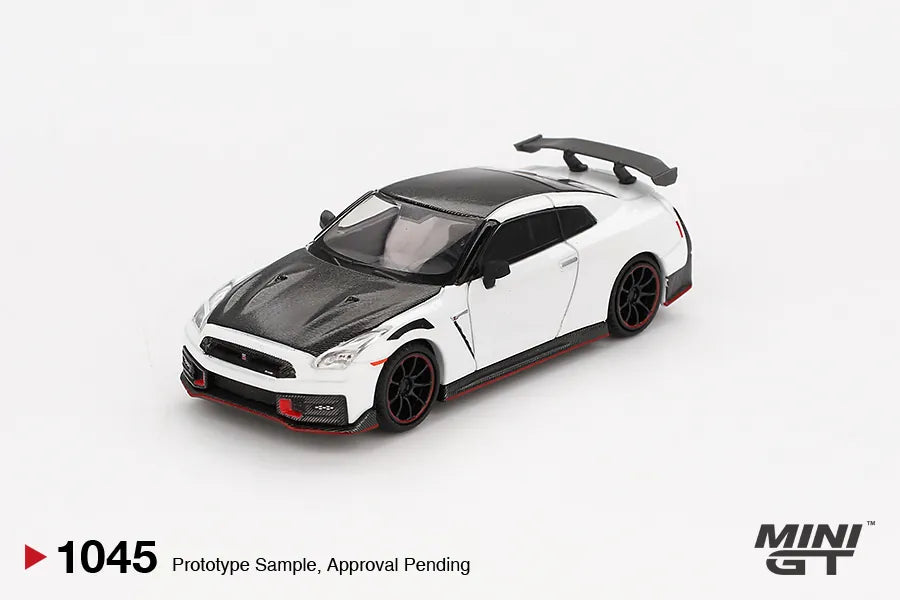 Nissan GT-R R35 Nismo White Carbon 1:64