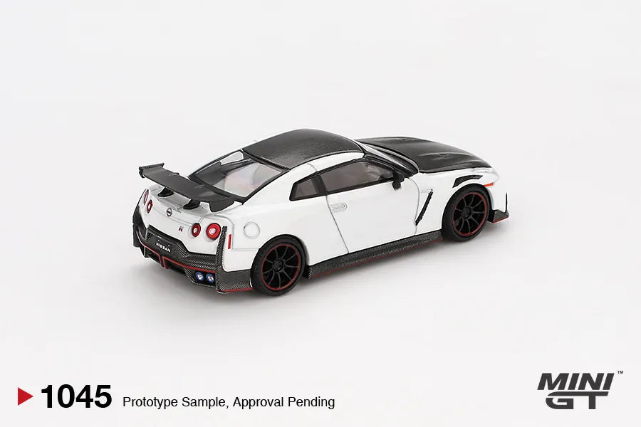 Nissan GT-R R35 Nismo White Carbon 1:64