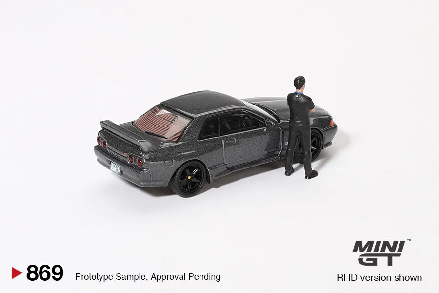 Nissan Skyline GT-R R32 Grey with Figure 1:64