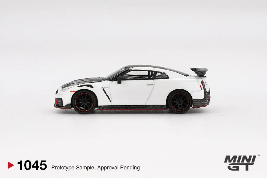 Nissan GT-R R35 Nismo White Carbon 1:64